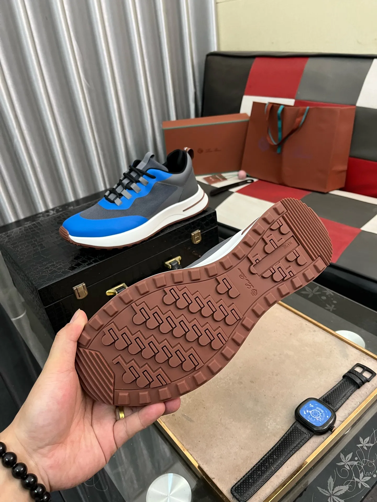 Men's men's shoes💰560⌚️⌚️LoroPiana/Noyo Piana WeekendWalk men's new thick-soled sports shoes, LP lace-up casual shoes that are as comfortable as clouds! The upper is made of cowhide leather, highlighting the sporty style. The lightweight sole adds a touch of modernity to the shoe. Counter original box packaging with dust bag!  Size: 38-449️⃣Colors available